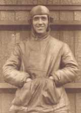 Tally yn ei wisg hedfan / Tally in his flying kit